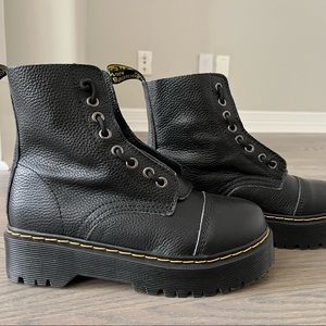 NWOT Dr. Marten Sinclair Boots in Tumbled Black!